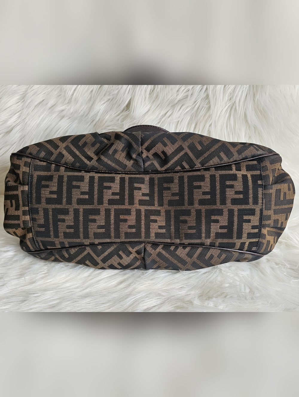 🤎 Fendi Zucca Tote - Picture 3 of 10